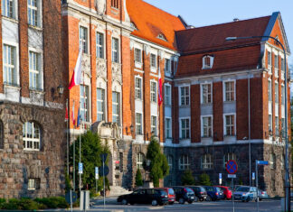 Ujawniamy strategię wyborczą SLD: byli posłowie i senatorowie pójdą na pierwszą linię frontu Siedziba Urzędu Marszałkowskiego w Olsztynie